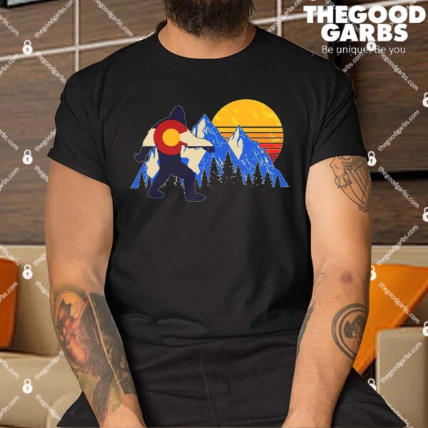 Vintage Bigfoot Colorado Flag Retro Sun Mountains Shirt